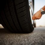 Identifique os sinais de desgaste irregular nos pneus do seu carro